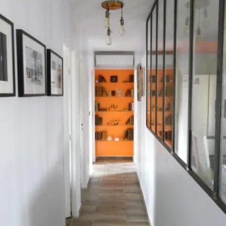 펜션 Nice Residence With Garden Near The Beach