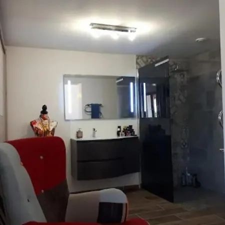 Nice Residence With Garden Near The Beach 펜션 랑통