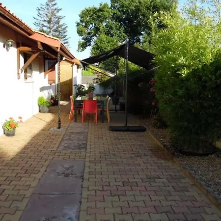 펜션 Nice Residence With Garden Near The Beach 랑통