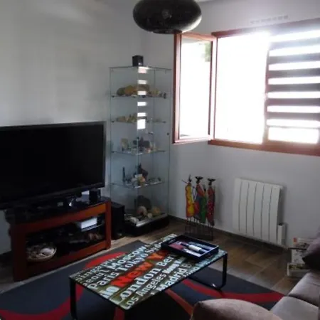 Nice Residence With Garden Near The Beach 랑통