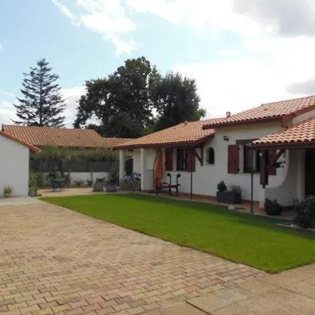 Nice Residence With Garden Near The Beach 랑통