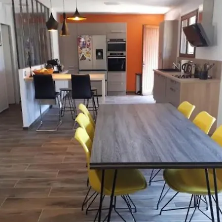 Nice Residence With Garden Near The Beach 펜션 랑통